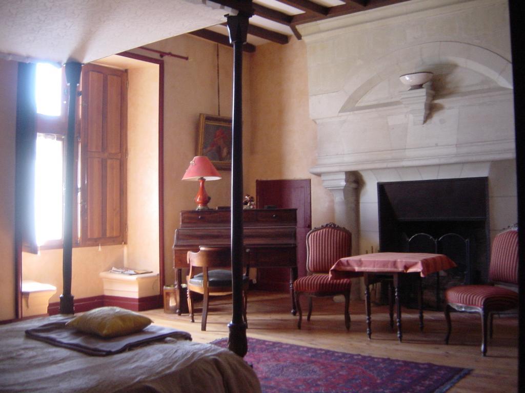Chateau De La Roche Martel Bed & Breakfast Roiffé Rom bilde