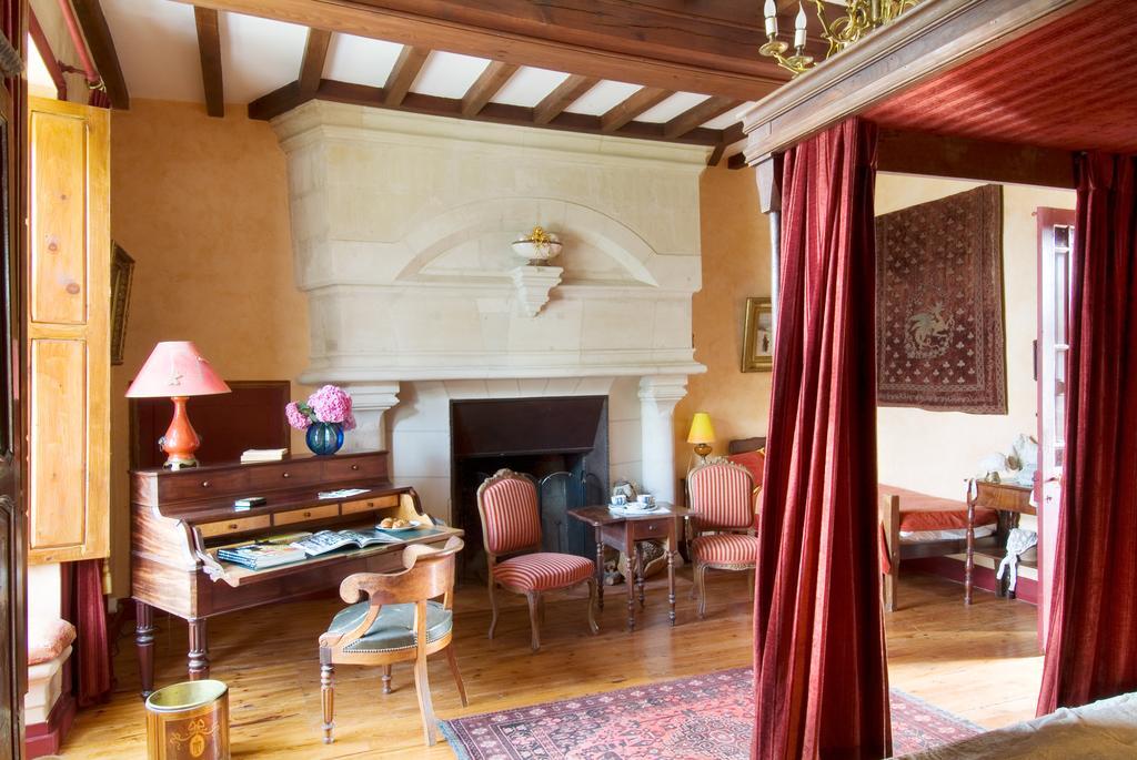 Chateau De La Roche Martel Bed & Breakfast Roiffé Rom bilde